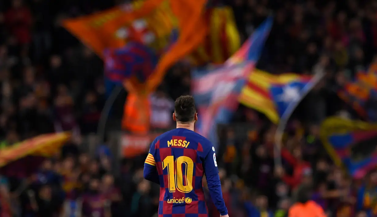 Nomor punggung Lionel Messi berubah menjadi nomor 10 sejak musim 2008/2009. Bersama nomor tersebut, La Pulga sukses persembahkan berbagai gelar kompetisi dan gelar individu. Kariernya di Timnas juga semakin cemerlang dan terakhir mampu sabet trofi Copa America 2021. (Foto: AFP/Josep Lago)