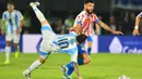 Megabintang Timnas Argentina, Lionel Messi tak mampu menyelamatkan La Albiceleste dari kekalahan saat melawan Paraguay di Kualifikasi Piala Dunia 2026 zona CONMEBOL yang berlangsung di Estadio Defensores del Chaco, Jumat (15/11/2024) pagi WIB. (Photo by Daniel Duarte / AFP)