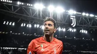 5. Gianluigi Buffon (Juventus) - Pria asal Italia menjadi kiper tertua yang masih eksis di Liga Champions. Di usianya yang telah menginjak 42 tahun, Buffon masih berpeluang mengangkat trofi Si Kuping Besar bersama Juventus. (AFP/Marco Bertorello)