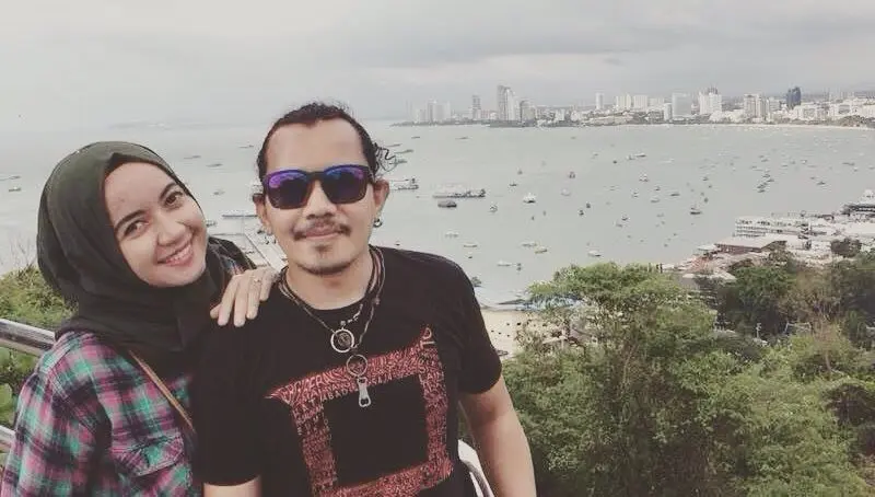 Cella Kotak dan istrinya, Carolyna Dewi [foto: instagram]