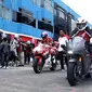 Awal Liputan6.com bersiap menjajal Honda RC213V-S di Sirkuit International Sentul. (Endang/Liputan6.com)