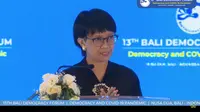 Menlu Retno Marsudi saat menyampaikan sambutan pidato dalam pembukaan acara Bali Democracy Forum ke-13, pada Kamis (10/12/2020) yang diadakan di Hotel Sofitel Nusa Dua, Bali. (Foto: Live Streaming Youtube MOFA Indonesia)