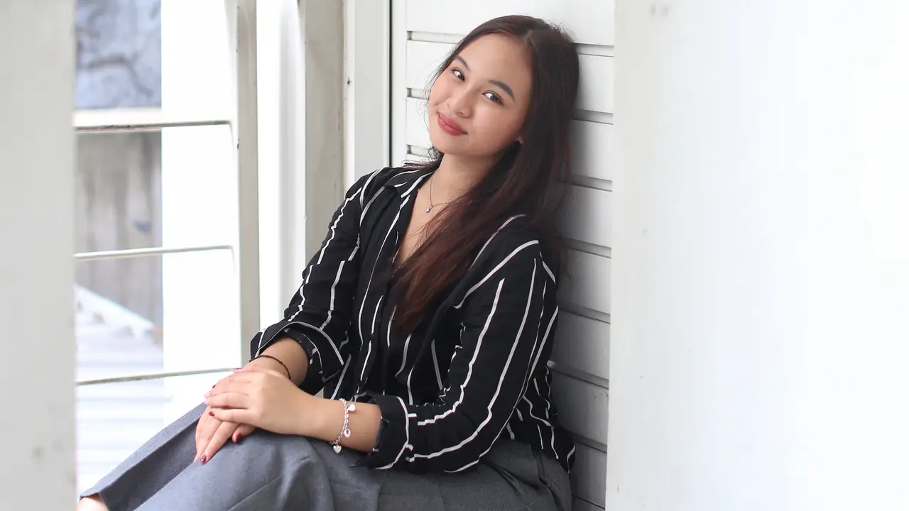 wanita april padahal genius