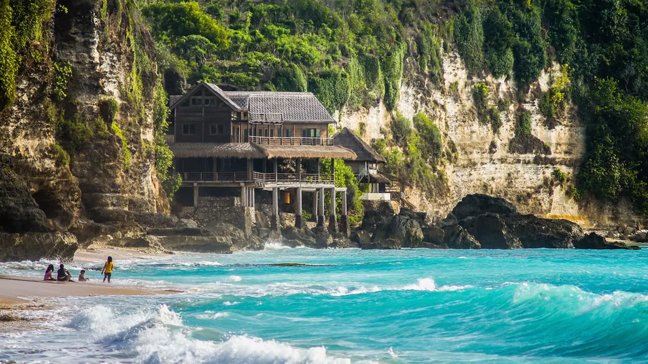 9 Wisata Bali Selatan Paling Populer, dari Alam Hingga Bangunan Bersejarah