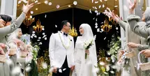 Melepas masa lajang, Indah Nada Puspita menggelar pernikahan intimate. Ia mengenakan gaun putih dengan potongan mermaid. (Foto: Instagram/ Indah Nada Puspita)