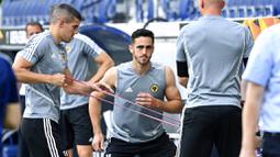 Pemain Wolverhampton Wanderers, Leonardo Campana, saat latihan jelang laga  perempat final Liga Europa di Duisburg, Jerman, Senin (10/8/2020). Wolverhampton akan berhadapan dengan Sevillla. (Ina Fassbender/Pool Photo via AP)