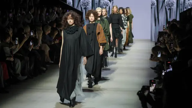 Ilustrasi penampilan Reborn29/Moscow Fashion Week