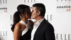 Produser musik, Simon Cowell dan pasangannya, Lauren Silverman menunjukkan kemesraan di red carpet Elle Style Awards 2015, London, Selasa (24/2). (AFP PHOTO/Justin Tallis)
