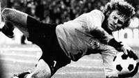 8. Sepp Maier, kiper asal Jerman Barat ini penampilannya pada Piala Eropa cukup mengesankan, dirinya menjadi tembok tangguh pertahanan terakhir bagi pasukan Panser. (www.vavel.com)
