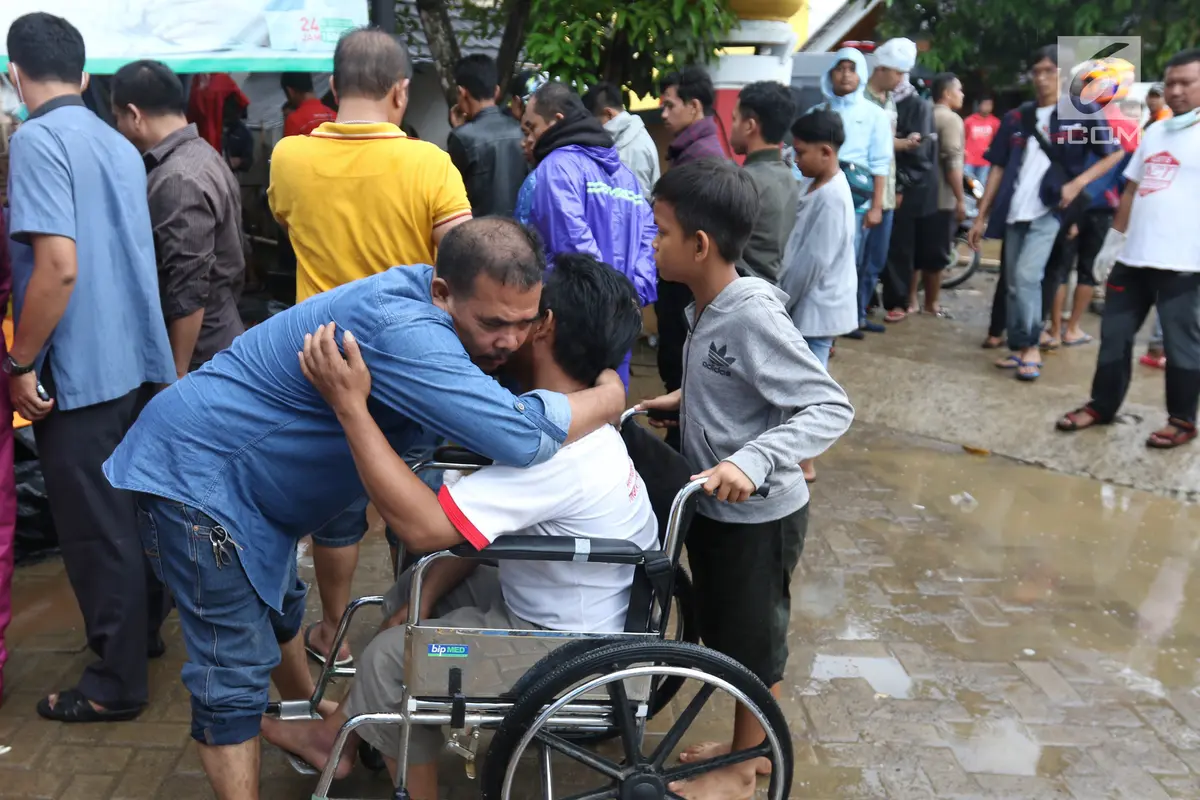 Puluhan Jenazah Tsunami Anyer Ditampung di Puskesmas Carita