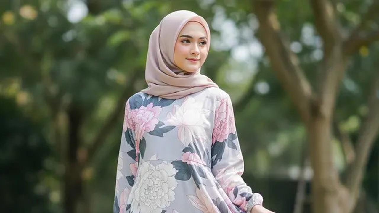 10 Gamis Muslimah Motif Bunga Besar Paling Adem 2025, Stylish &amp; Anti Gerah Sepanjang Hari
