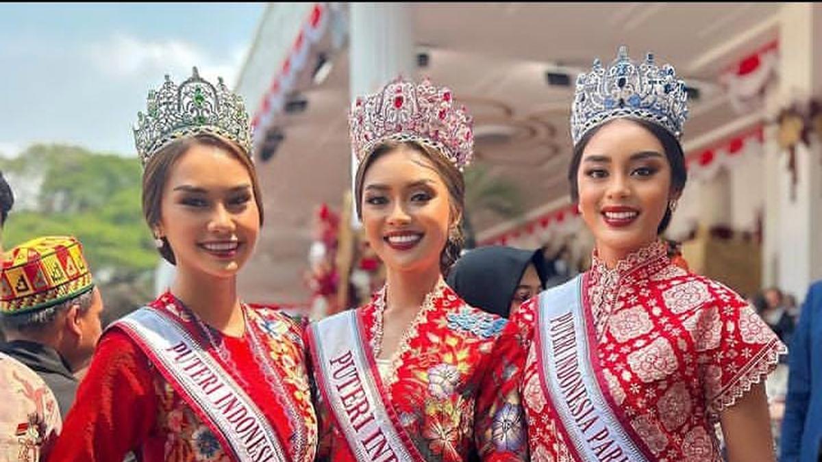 8-pesona-puteri-indonesia-dibalut-baju-adat-di-istana-negara-saat