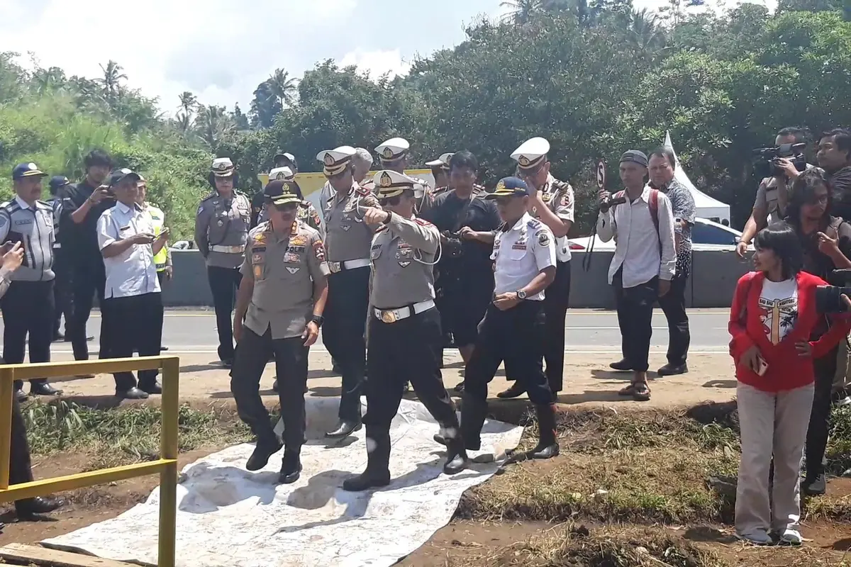 Kakorlantas Polri Irjen Istiono Tinjau Lokasi Longsor di Tol Cipularang
