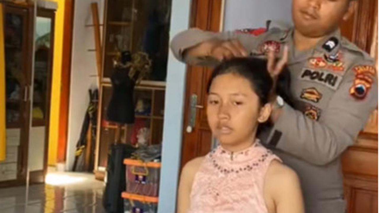Viral Momen Polisi Make Up Penari, Aksinya Curi Perhatian