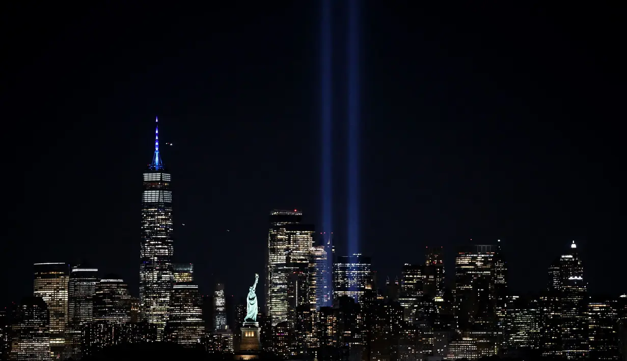 Tribute in Light menjadi simbol harapan, kekuatan, dan kebersamaan bagi warga New York dan seluruh dunia. (Leonardo Munoz/AFP)