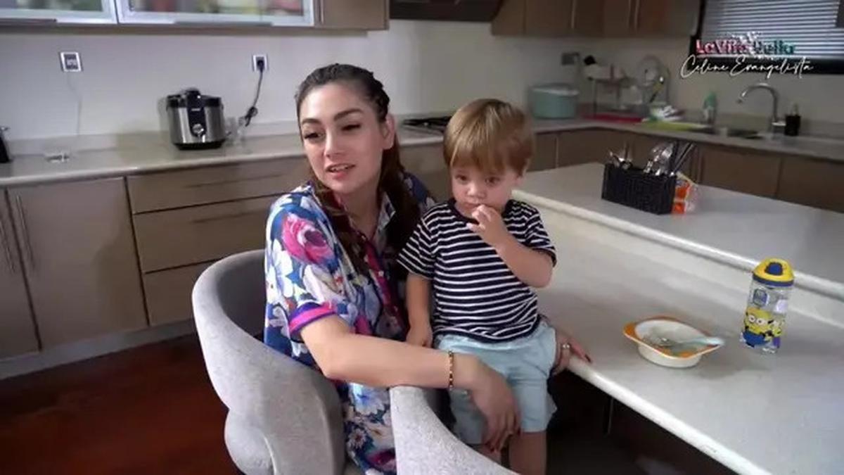 Potret Dapur Rumah Celine Evangelista dengan Model Minimalis, Bikin Suasana Nyaman saat Memasak