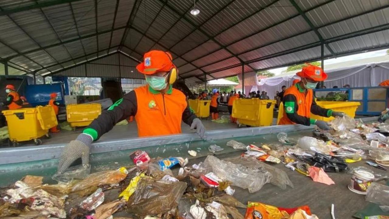 Pengelolaan Sampah Tahun Baru Jakarta Selatan: Sudin LH Angkut 14,5 Ton untuk Daur Ulang