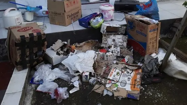 6 Potret Kamar Kos Berjamur karena Ditinggal Mudik Ini Bikin Miris