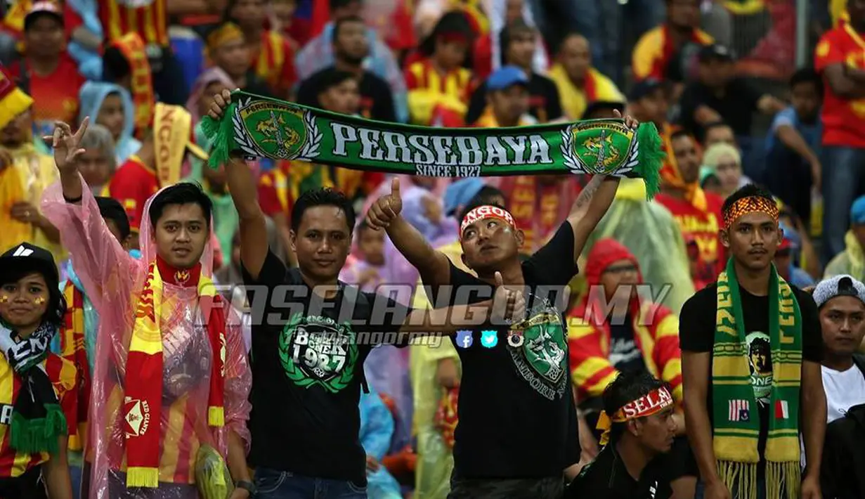 Fanatisme Bonek dalam mendukung Andik Vermansah dan Selangor FA terlihat dalam final Piala Malaysia 2015 melawan Kedah FA di Stadion Shah Alam, Selangor, Sabtu (12/12/2015). (Facebook/Faselangor.my)
