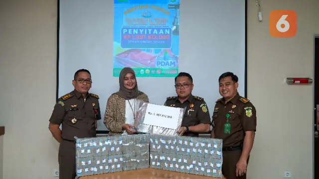 Pengembalian kerugian negara Rp1,5 M dalam korupsi PDAM (Liputan6.com/Eka Hakim)