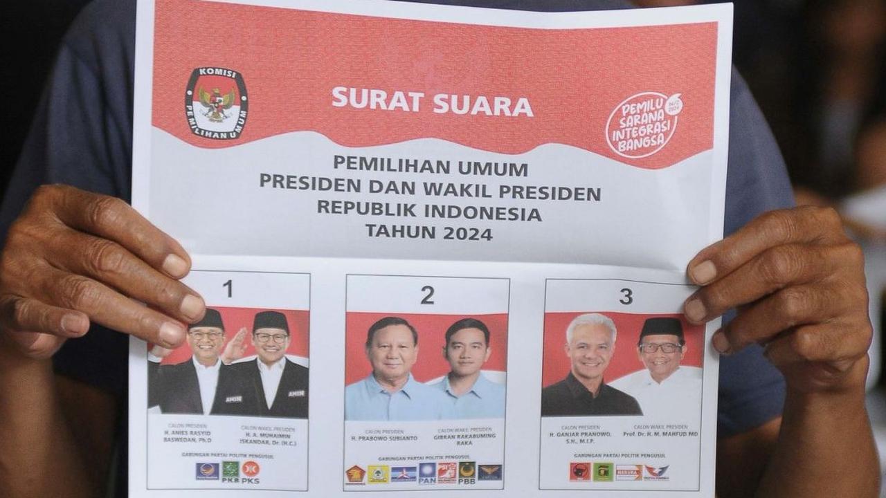 FOTO: Mengintip Pelipatan 2.436.059 Surat Suara Pilpres 2024 di Kawasan Industri Pulogadung, KPU Jaktim Targetkan Rampung 17 Januari