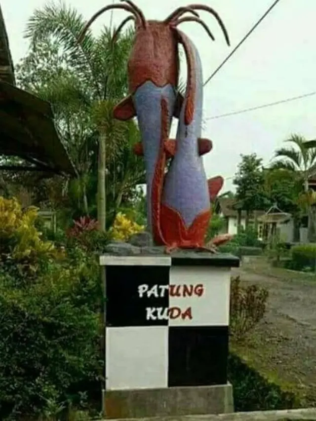 6 Patung Absurd yang Cuma Bisa Ditemukan di Indonesia