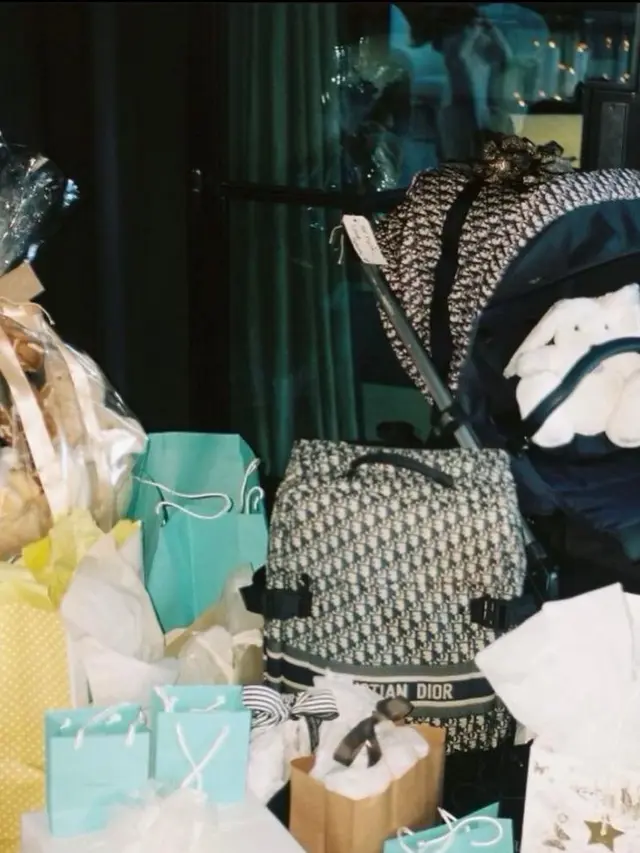 Kylie Jenner Gelar Baby Shower Mewah Bertema Jerapah, Dapat Kado Stroller Seharga Rp62 Juta