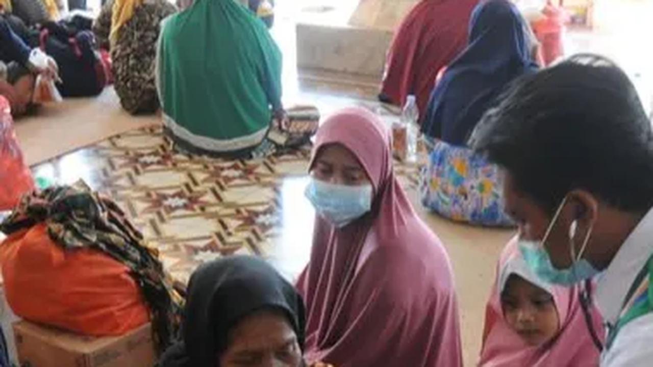 Bukan hanya itu saja, penyakit ISPA juga bisa dikarenakan adanya infeksi bakteri. Adapun beberapa macam bakteri yang menjadi penyebab ISPA adalah Streptococcus, Haemophilus, Chlamydia. Staphylococcus aureus, Mycoplasma pneumoniae, Corynebacterium diphteri