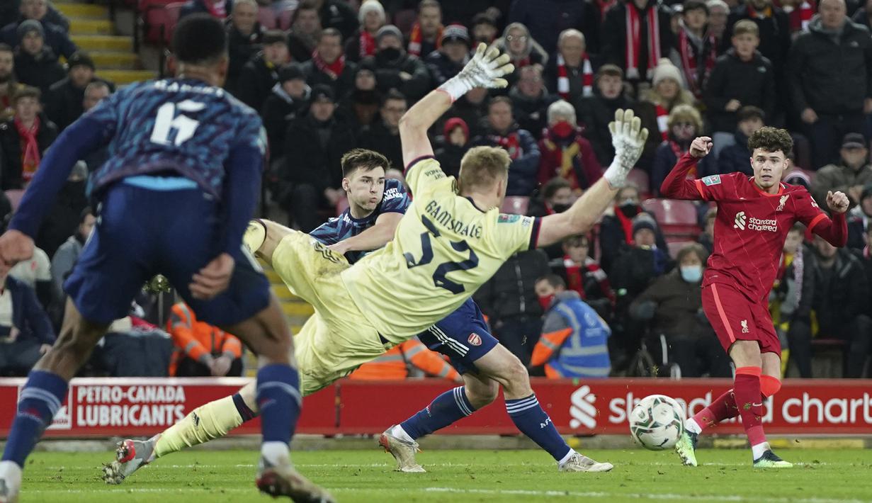 Ketergantungan Liverpool kepada Mohamed Salah yang harus memperkuat mesir di Piala Afrika 2021 terbukti. Bertindak sebagai tuan rumah dalam laga leg pertama semifinal Carabao Cup, Kamis (13/1/2022), The Reds ditahan imbang 0-0 Arsenal meski unggul jumlah pemain. (AP/Jon Super)