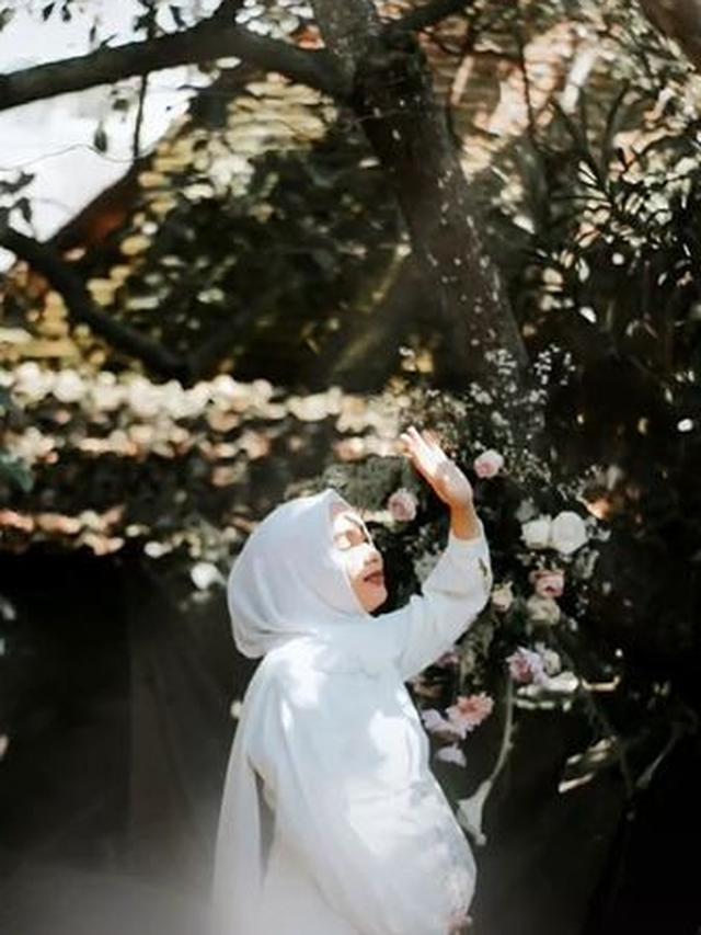 Wanita Ini Lakukan Maternity Shoot di Kandang Ayam, 6 Hasil Fotonya Bikin Takjub