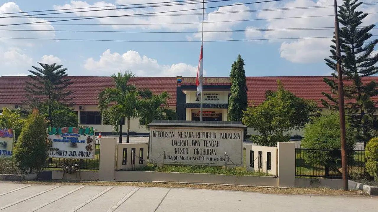 Bendera Setengah Tiang untuk Korban Bom Kampung Melayu