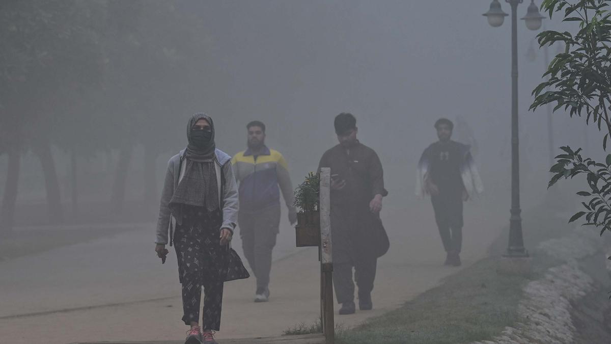 Polusi Udara, Pakistan Batasi Aktivitas Luar Ruangan dan Jam Operasional Pasar