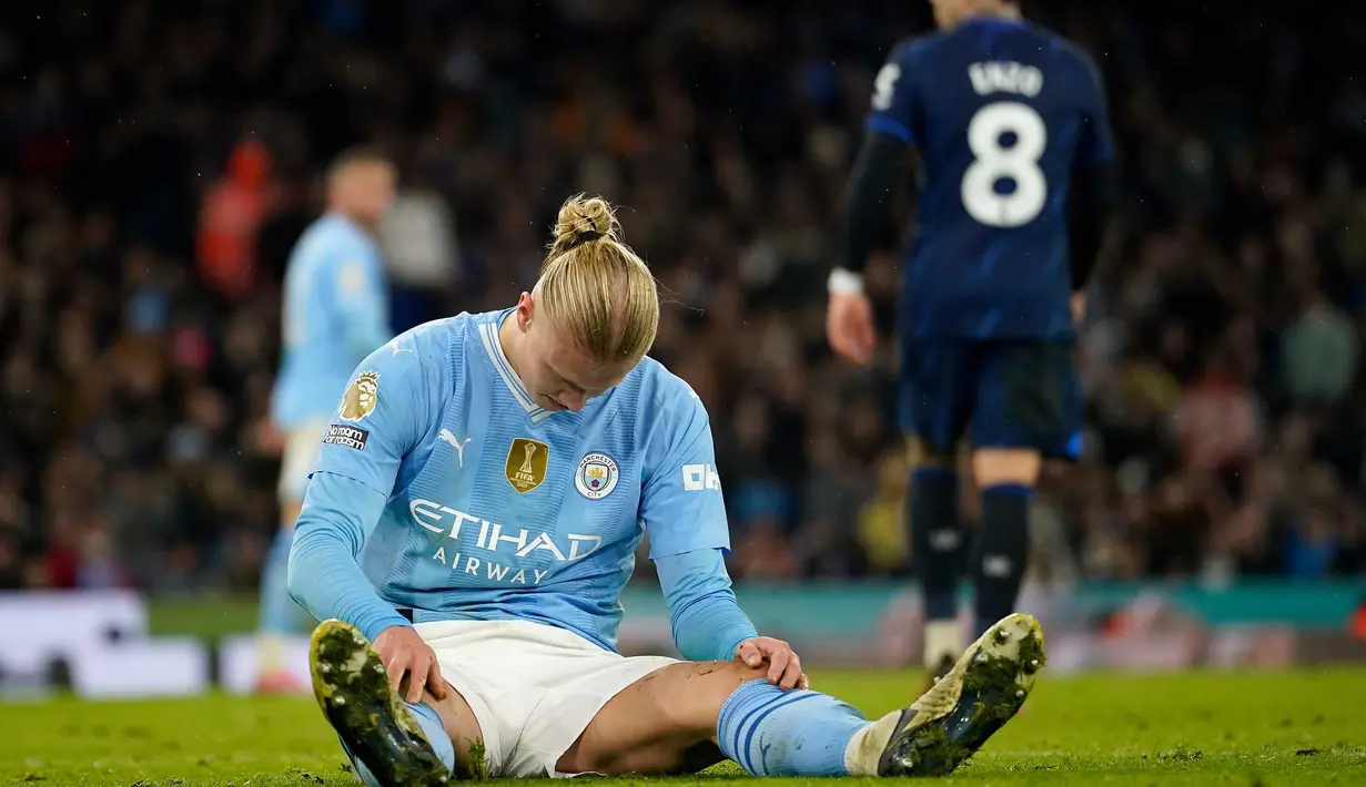 Hasil imbang ini membuat Manchester City tertahan di posisi tiga klasemen sementara dengan poin 53 dan tertinggal empat poin dari Liverpool di puncak. (AP Photo/Dave Thompson)