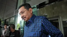 Gubernur Sumut Tengku Erry Nuradi usai memenuhi panggilan KPK  di Jakarta, Kamis (14/7). Tengku Erry akan dimintai keterangannya untuk tersangka Anggota DPRD Sumatera Utara 2014-2019 dari fraksi PDI Perjuangan Muhammad Afan. (Liputan6.com/Helmi Afandi)