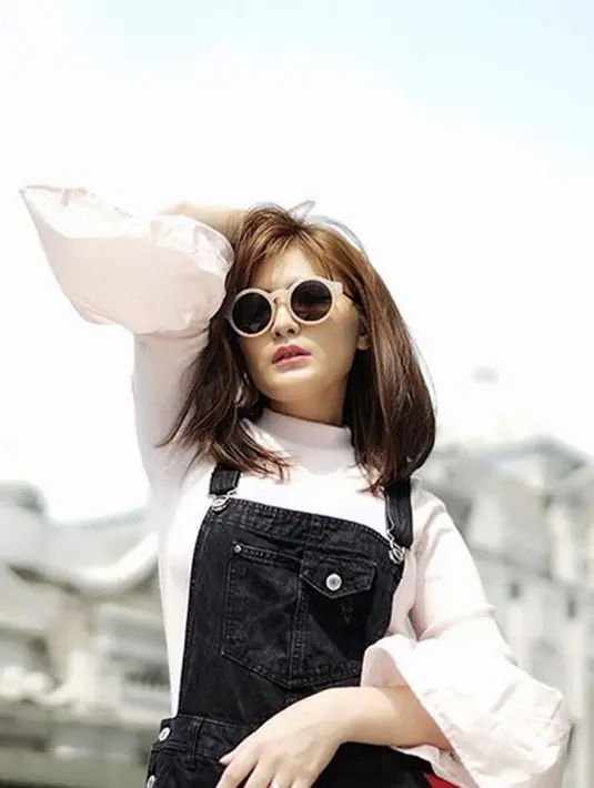 Angela Lee mengakui keteledorannya hingga akhirnya bisnis yang dirintis itu berbuah utang. Bahkan, utang tersebut menggunung hingga mencapai 25 miliar dalam jangka waktu sekitar satu tahun. (Instagram/angelalee87)