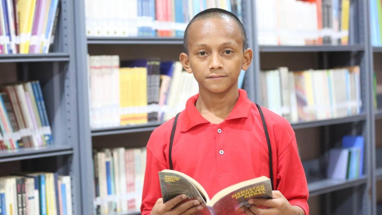 Kisah Akbar, Siswa SRMA26 Makassar yang Tak Lagi Tidur Beralas Lantai