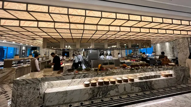Jakarta Marriott Hotel Gelora, Destinasi Staycation Baru dengan Kemewahan Gedung Keemasan
