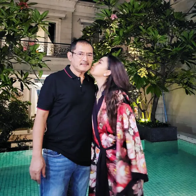 Mayangsari dan Bambang Trihatmodjo. (Foto: Dok. Instagram @mayangsari_official)