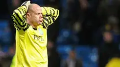 Reaksi kiper Aston Villa Brad Friedel usai laga lanjutan EPL melawan Manchester City di City of Manchester Stadium, 28 Desember 2010. Villa kalah 0-4. AFP PHOTO / ANDREW YATES