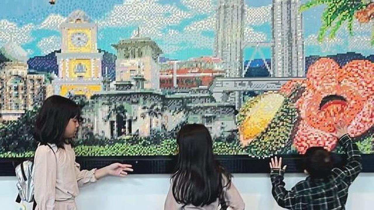 Terlihat ketiga anaknya, Megumi Arrawda Sachi, Mishka Arrawfa Najma dan Miguel Arrawsya Janied begitu asyik menikmati liburannya.