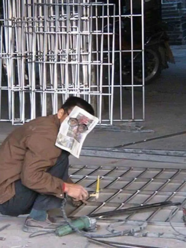 6 Potret Aksi Nekat Pekerja Ini Bikin Keringat Dingin
