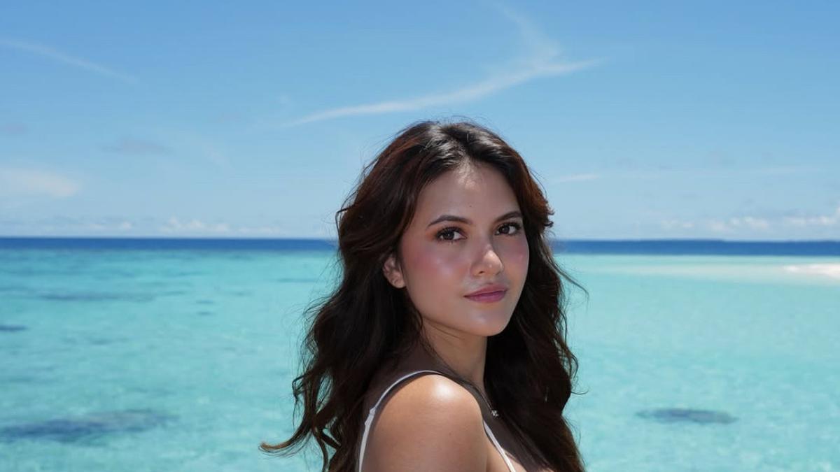 OOTD Colorfull Mode Island Marsha Aruan saat Liburan ke Maldives