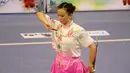 Atlet Wushu asal Kazakstan, Diana Traize saat beraksi, pada Kejuaraan Dunia Wushu 2015 di Istora Senayan, Jakarta, Minggu(15/11/2015). (Bola.com/Nicklas Hanoatubun)