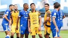Bek Persija Jakarta, Rizky Ridho (nomor 5), gagal membawa timnya meraih kemenangan saat bersua Persib Bandung pada laga pekan ke-17 BRI Super League musim ini di Stadion Gelora Bandung Lautan Api (GBLA), Bandung, Minggu (11/1/2026) sore WIB. Dalam duel itu, Persija takluk 0-1 dari Persib. (Bola.com/Abdul Aziz)