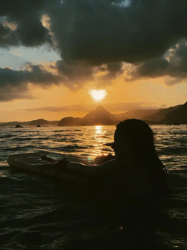 Maudy Ayunda dan Jesse Choi di Lombok