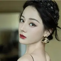 Dinobatkanb sebagai perempuan tercantik, pesona Dilraba Dilmurat memang tak terbantahkan. [Foto: Instagram/ Dilraba Dilmurat]