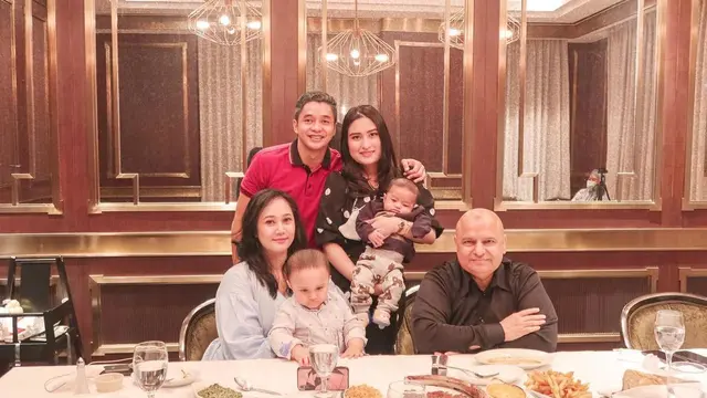 7 Potret Kebersamaan Angbeen Rishi yang Kompak dengan Ibu Tiri
