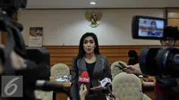 Anggota DPR-RI, Rieke DIah Pitaloka memberikan keterangan pers seusai melakukan rapat tertutup mengenai Ketua Panitia Khusus Pelindo II di Jakarta, Kamis (15/10/2015). Rieke terpilih sebagai ketua Panitia Khusus Pelindo II. (Liputan6.com/JohanTallo)