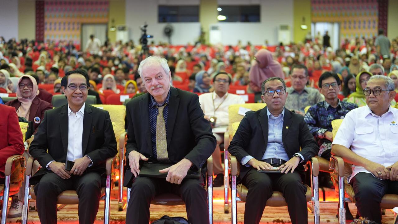 Anggaran Disiapkan, Mendiktisaintek Rancang Program Road to Nobel bagi Peneliti Muda Indonesia
