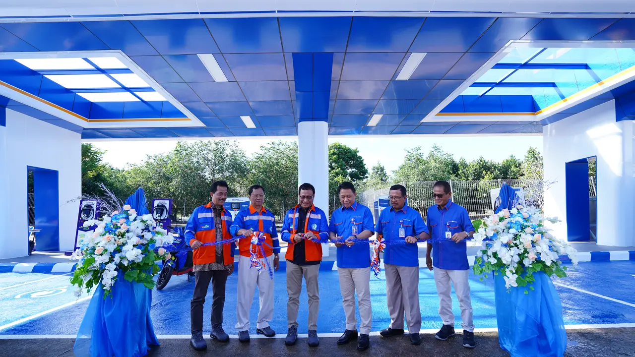 Pupuk Kaltim mulai pengoperasian Stasiun Pengisian Kendaraan Listrik (SPKL) untuk mendukung aktivitas kendaraan operasional perusahaan